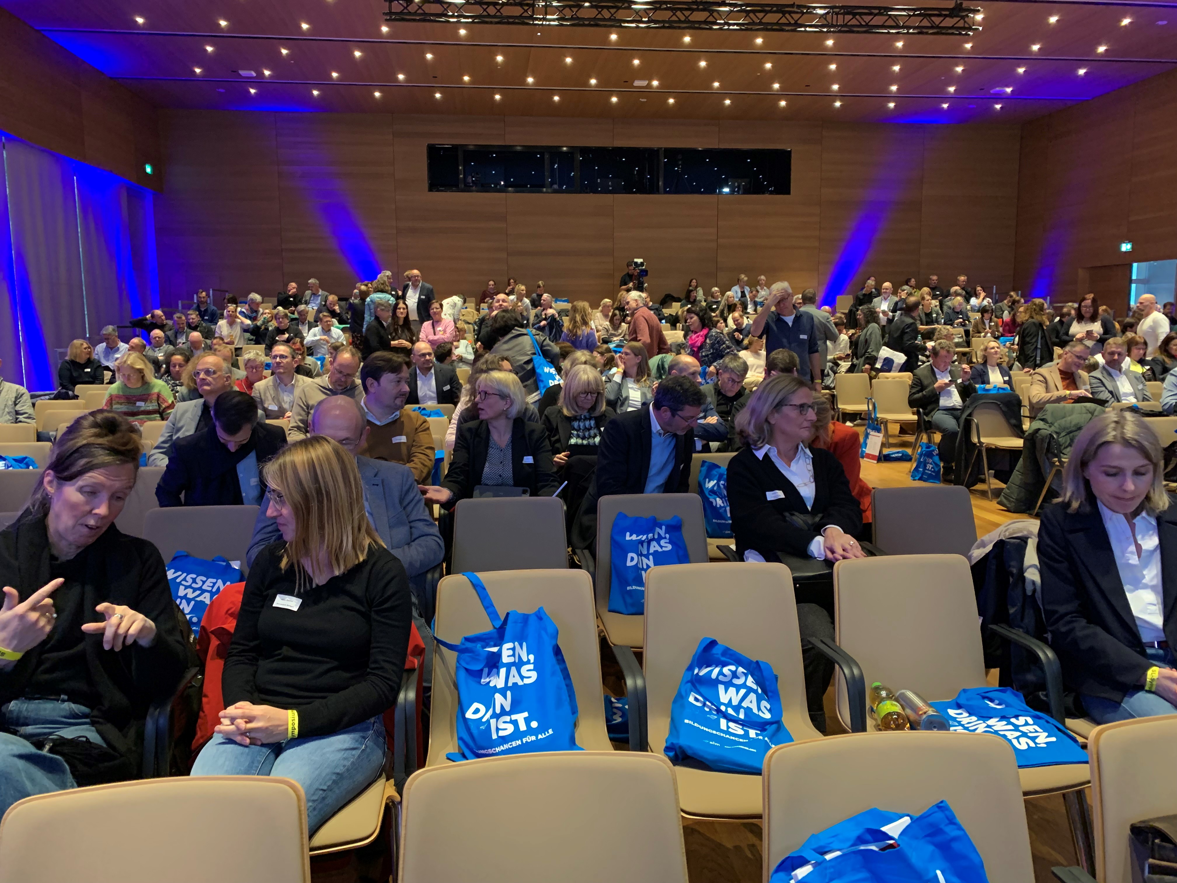 2024: Erstes Schulleitungssymposium in Baden-Württemberg mit John Hattie am 11.11.2024